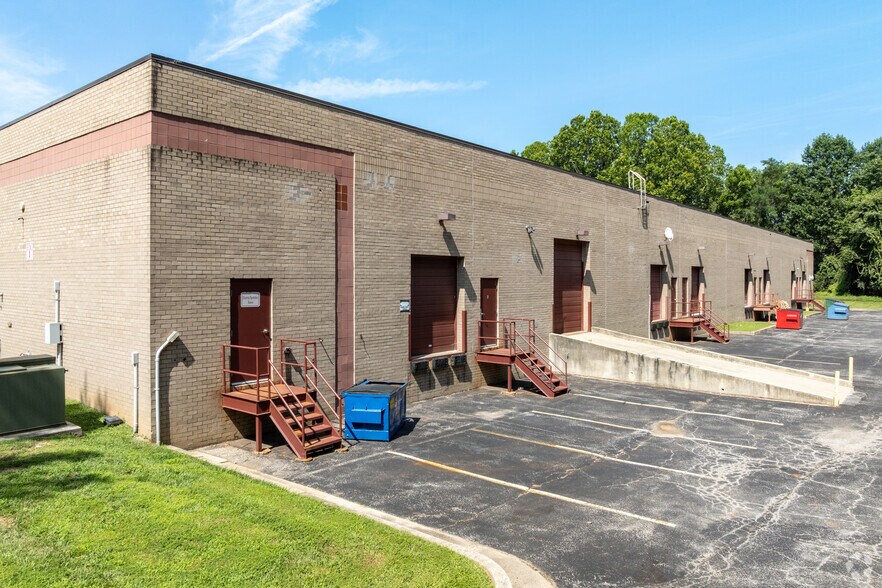 9017 Mendenhall Ct, Columbia, MD à louer - Photo de l’immeuble – Image 2 sur 4