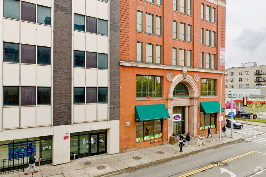 87 N Clinton Ave, Rochester, NY à louer - Photo de l’immeuble – Image 3 sur 10