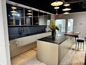 800 Harbour Dr, Naples, FL à louer Photo intérieure– Image 1 sur 4