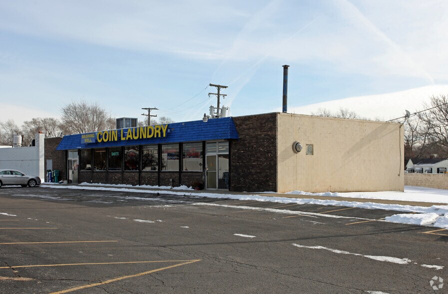 38165 Ann Arbor Rd, Livonia, MI à vendre - Photo de l’immeuble – Image 2 sur 3
