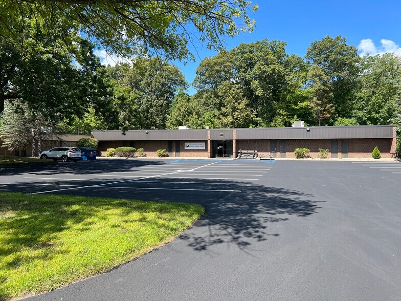 14 Computer Dr W, Colonie, NY à louer - Photo de l’immeuble – Image 1 sur 17