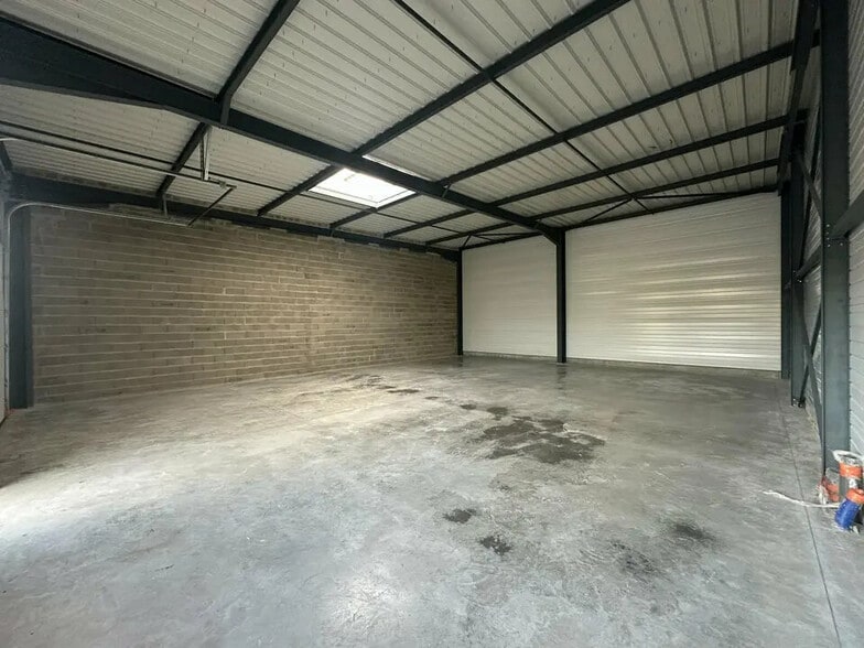 Local d’activités dans à louer - Photo intérieure – Image 2 sur 6