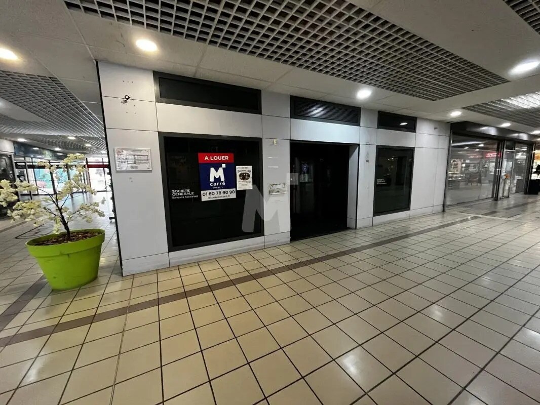 Local commercial dans Saint-Germain-lès-Corbeil à louer Hall d’entrée– Image 1 sur 10