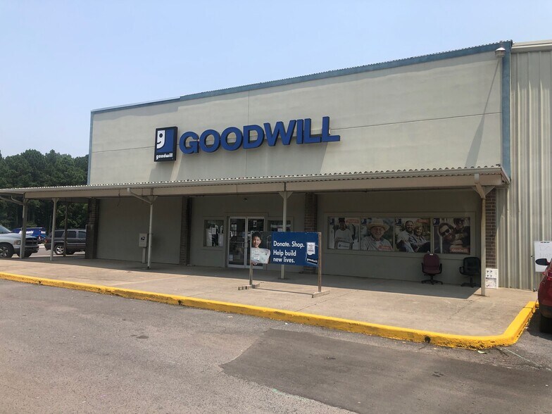 920 N 3rd Ave, Chatsworth, GA à louer - Photo de l’immeuble – Image 2 sur 13