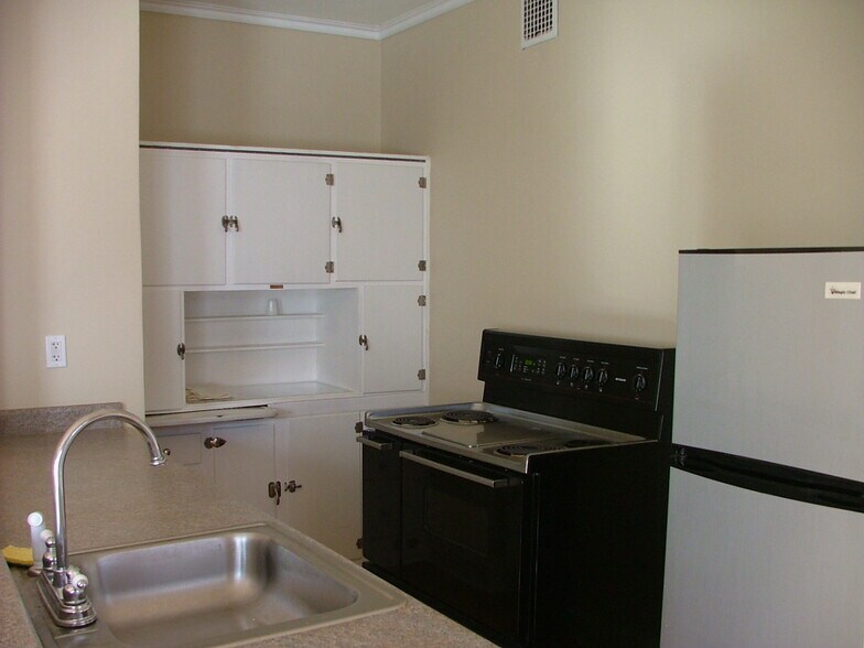 317 E 38th St, Indianapolis, IN à vendre - Photo de l’immeuble – Image 2 sur 22