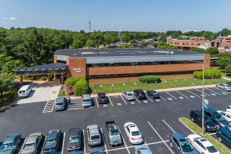 7660 E Parham Rd, Richmond, VA à louer - Photo de l’immeuble – Image 2 sur 2
