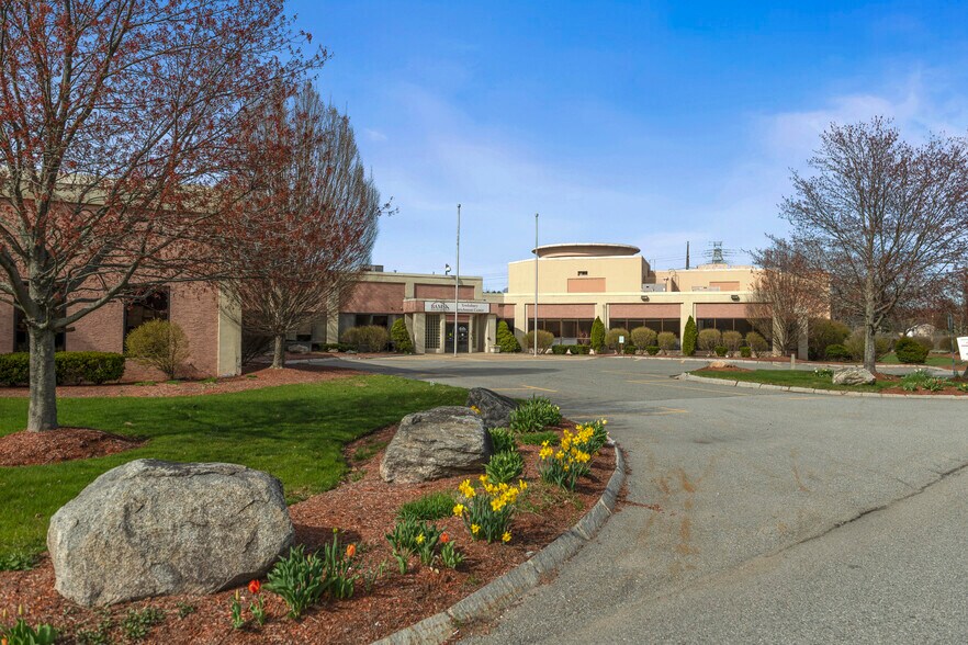 890 East St, Tewksbury, MA à vendre - Photo de l’immeuble – Image 2 sur 32