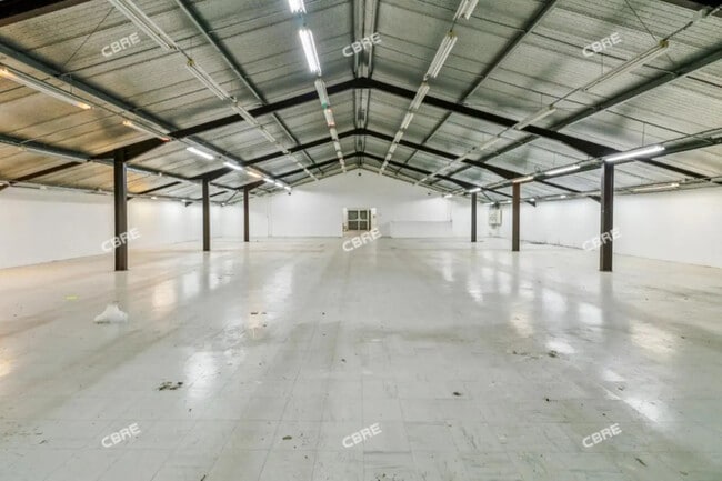 Plus de détails pour Local d’activités à vendre