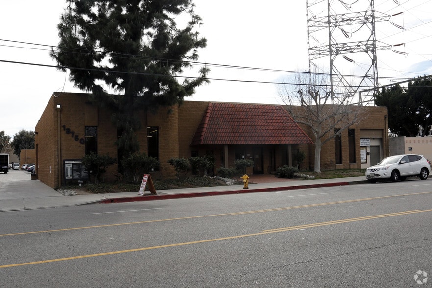 18750 Oxnard St, Tarzana, CA à louer - Photo principale – Image 1 sur 3