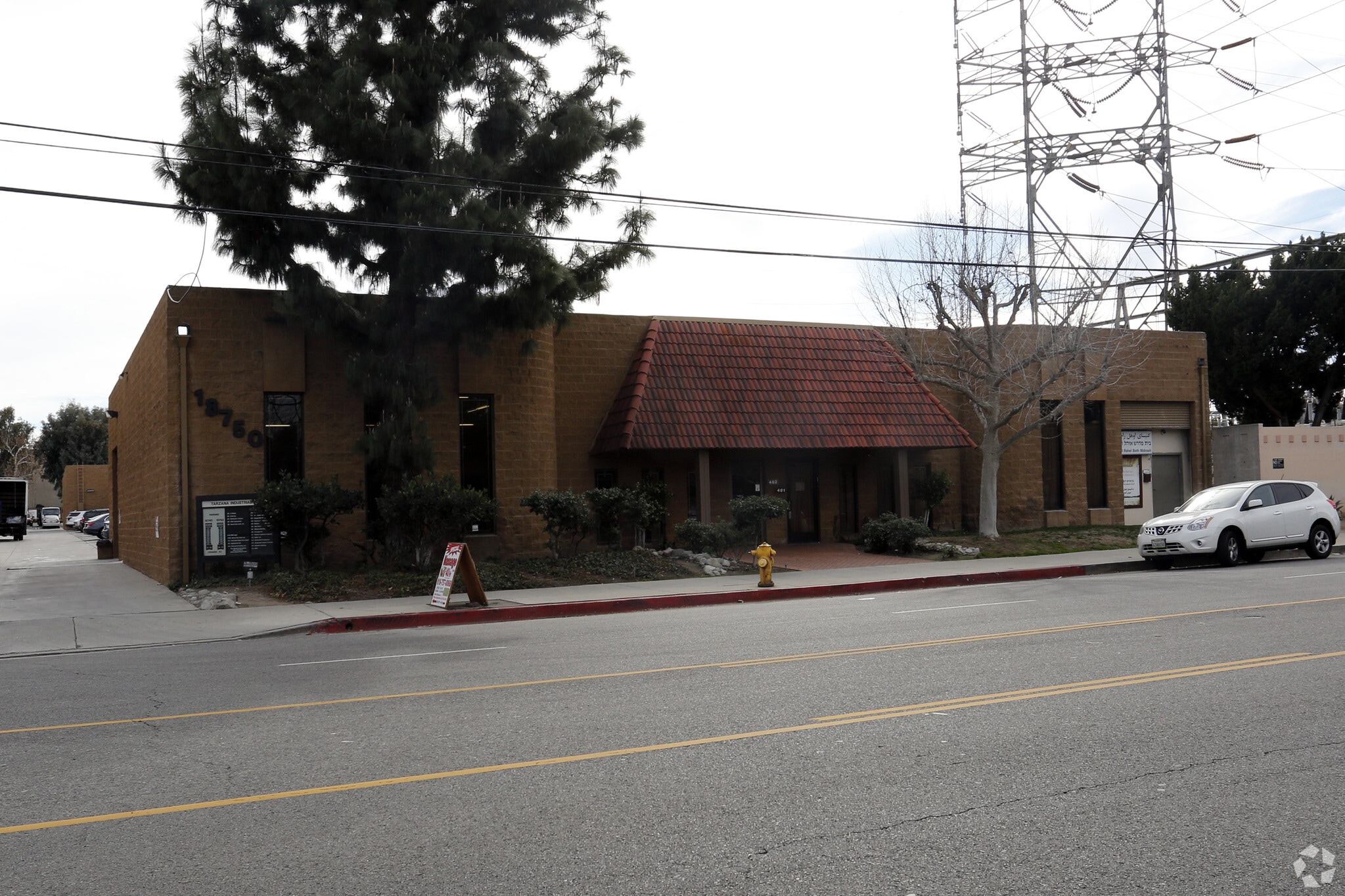18750 Oxnard St, Tarzana, CA à louer Photo principale– Image 1 sur 4