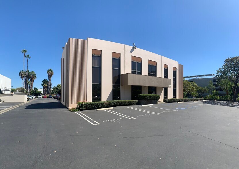 1151 Duryea Ave, Irvine, CA à louer - Photo de l’immeuble – Image 1 sur 10
