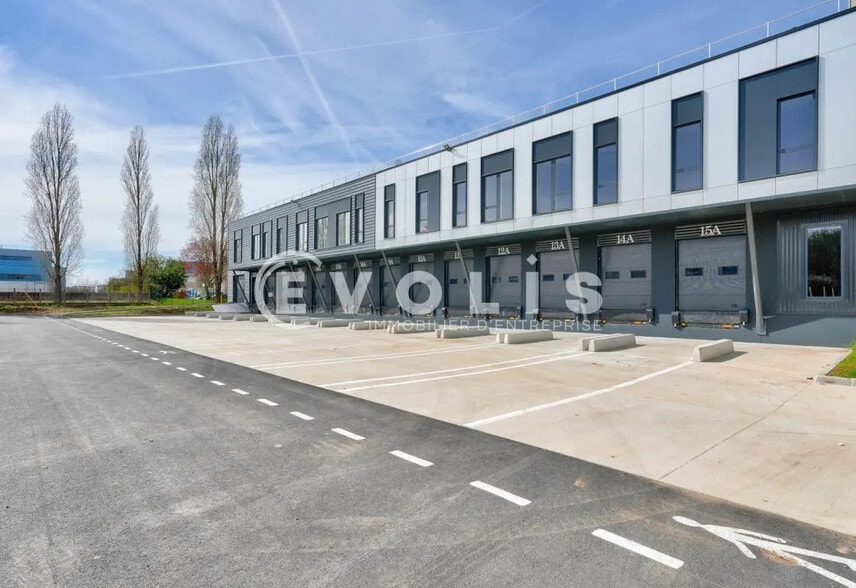 10 Avenue Des Frères Lumière, Trappes à louer - Photo de l’immeuble – Image 1 sur 3