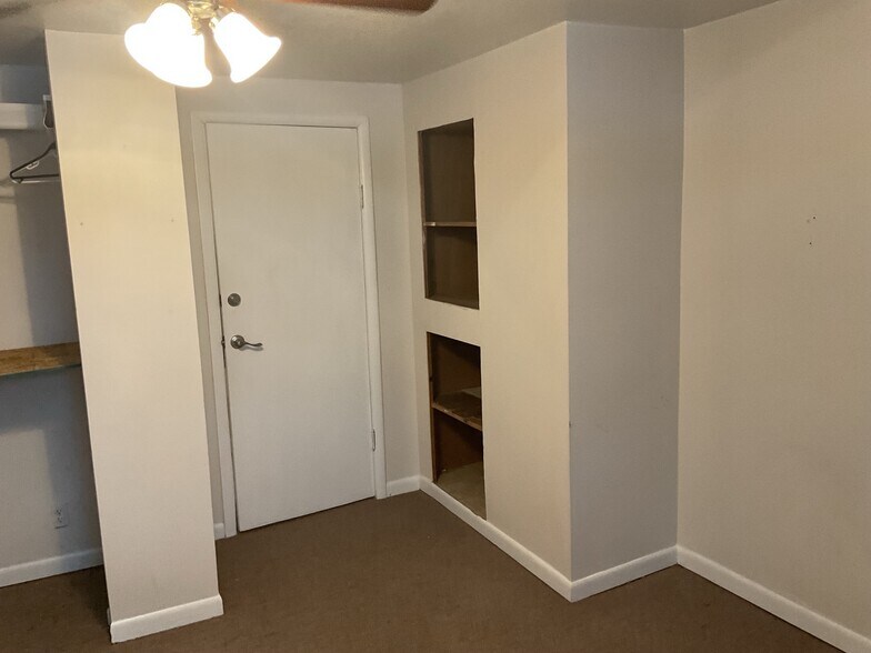 10433 N Holly Rd, Holly, MI à louer - Photo de l’immeuble – Image 3 sur 15