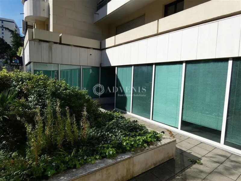 Bureau dans Suresnes à louer Photo de l’immeuble– Image 1 sur 10