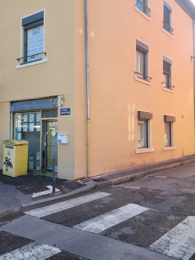 Plus de détails pour 24 Place Des Maisons Neuves, Villeurbanne - Bureau à louer