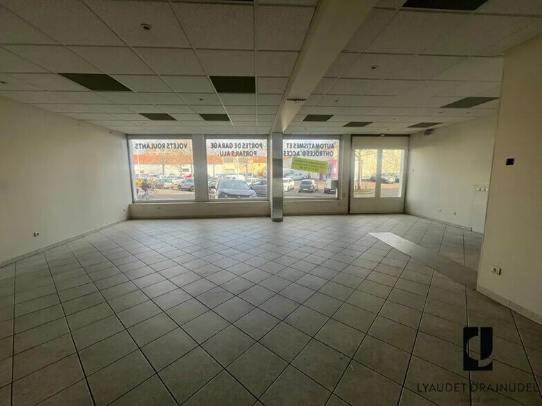 Local d'activités dans Roanne à vendre - Photo de l’immeuble – Image 1 sur 11