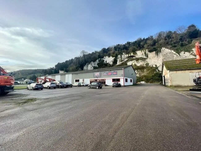 Plus de détails pour Local d’activités à vendre