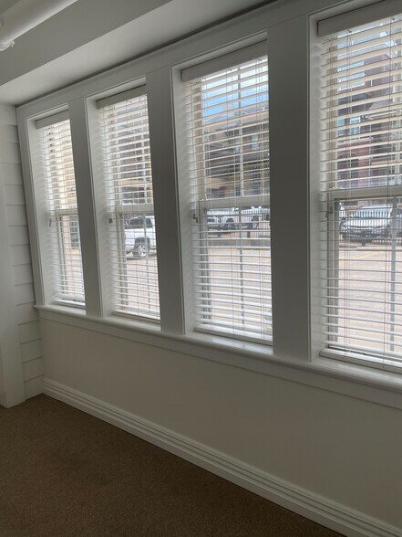 320 N Rollston Ave, Fayetteville, AR à louer - Photo de l’immeuble – Image 3 sur 13