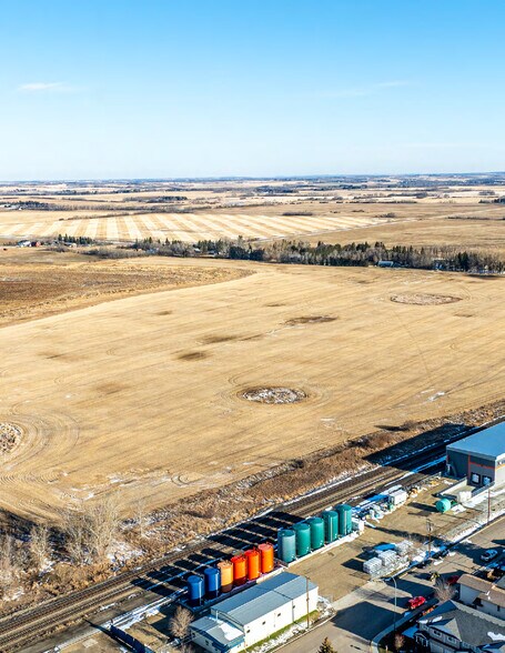 36 NW Rural, Penhold, AB à vendre - Photo de l’immeuble – Image 3 sur 4