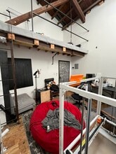 310 Meserole St, Brooklyn, NY à louer Photo intérieure– Image 2 sur 4