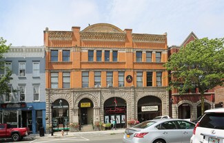 Plus de détails pour 42 W Main St, Riverhead, NY - Bureau/Local commercial à louer