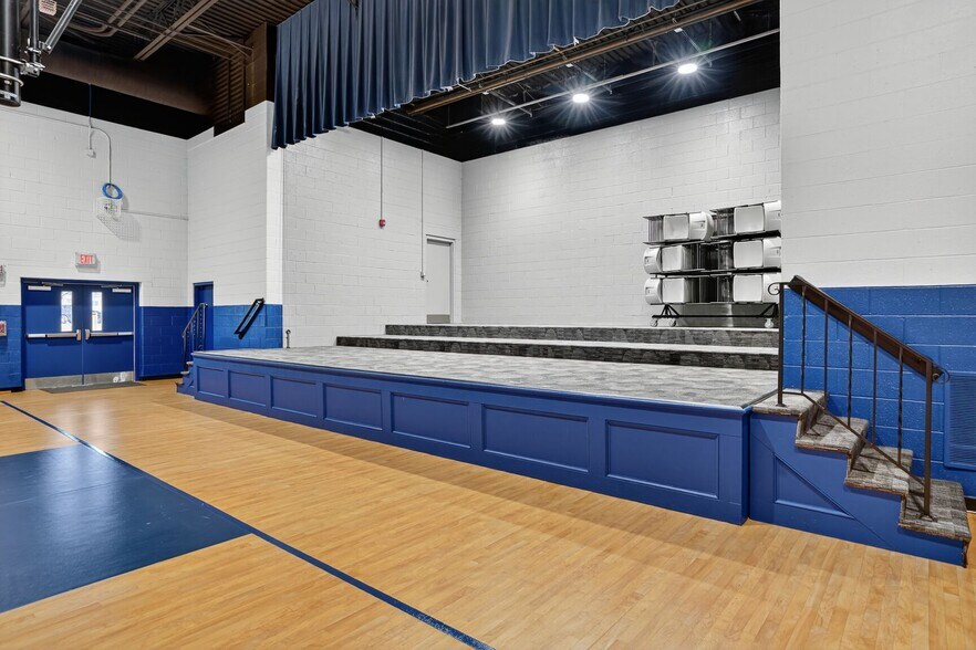 8225 Barrett Dr, Manassas, VA à louer - Photo de l’immeuble – Image 2 sur 23