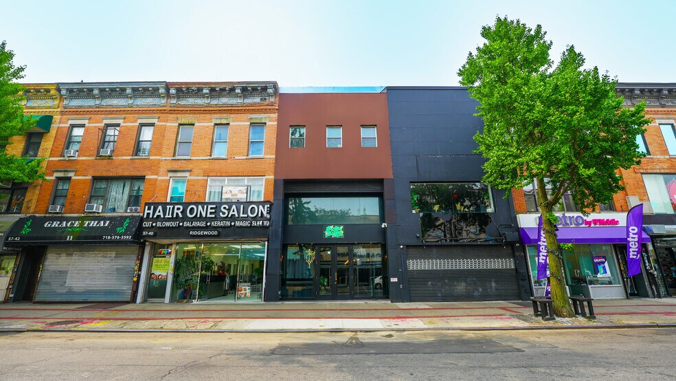 57-38 Myrtle Ave, Ridgewood, NY à vendre - Photo de l’immeuble – Image 1 sur 4