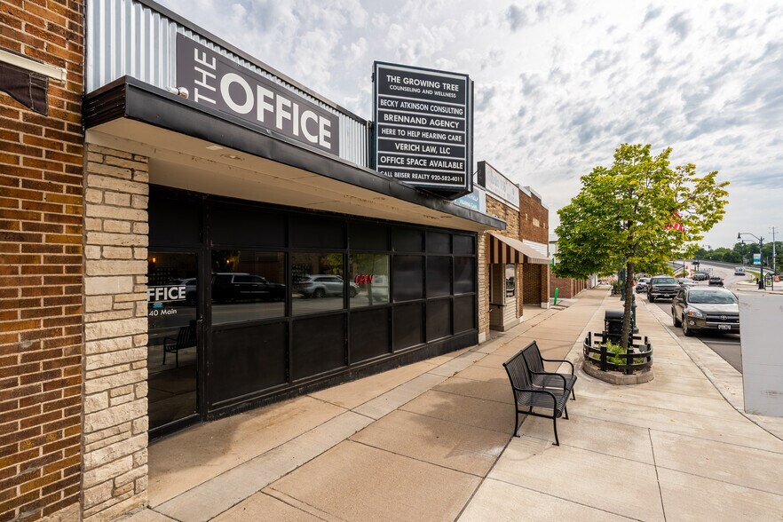 140 W Main St, Winneconne, WI à louer - Photo de l’immeuble – Image 1 sur 12