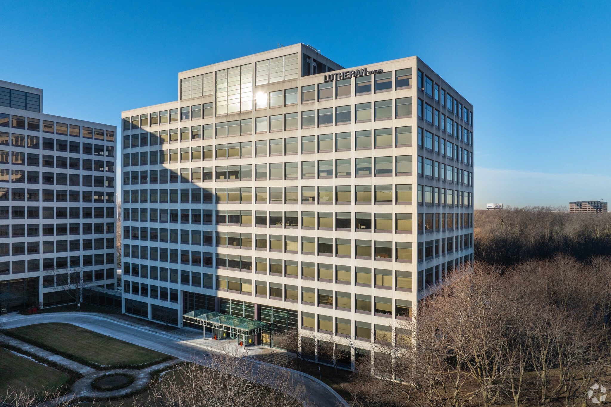 8765 W Higgins Rd, Chicago, IL à louer Photo de l’immeuble– Image 1 sur 7