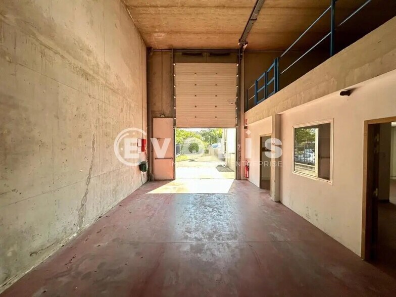 Local d’activités dans Grigny à louer - Photo intérieure – Image 1 sur 6