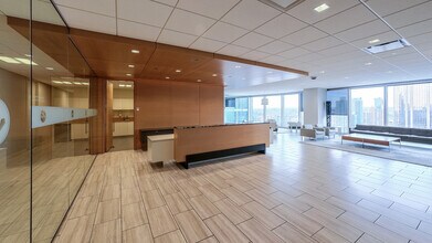 585 8th Ave SW, Calgary, AB à louer Photo intérieure– Image 2 sur 6