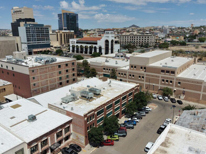 211 N Florence St, El Paso, TX à louer - Photo de l’immeuble – Image 3 sur 14