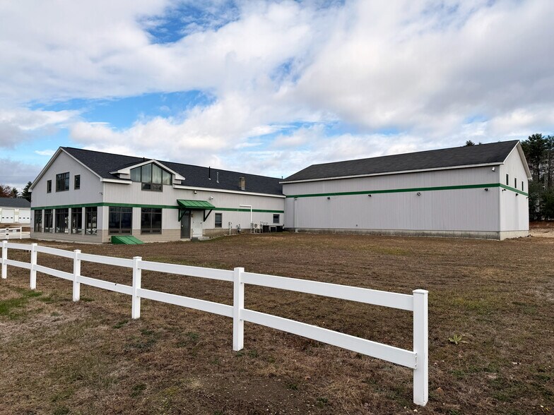 149 Sheep Davis Rd, Pembroke, NH à louer - Photo de l’immeuble – Image 2 sur 8