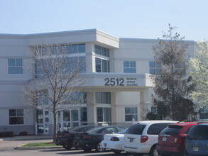 2512 E Dupont Rd, Fort Wayne, IN à louer Photo de l’immeuble– Image 2 sur 3
