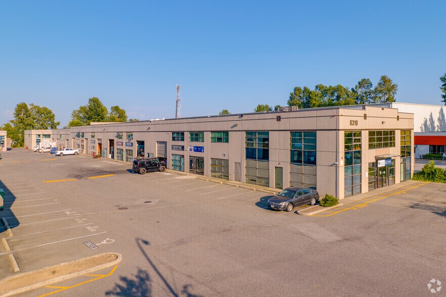 8308 130 St, Surrey, BC à vendre - Photo de l’immeuble – Image 3 sur 4