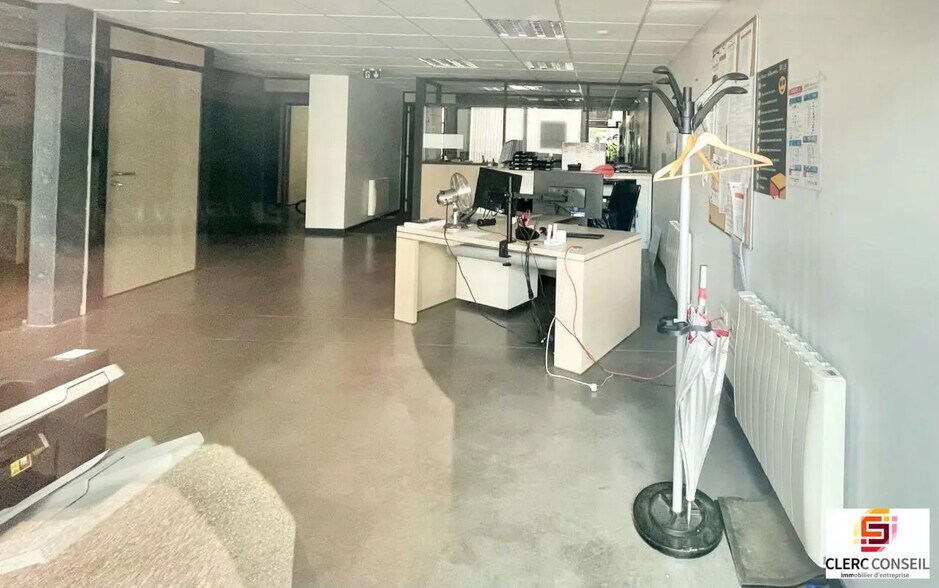 Bureau dans Le Petit-Quevilly à louer - Photo de l’immeuble – Image 1 sur 7