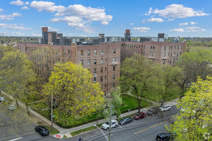 531 E Lincoln Ave, Mount Vernon, NY à vendre - Photo principale – Image 1 sur 1