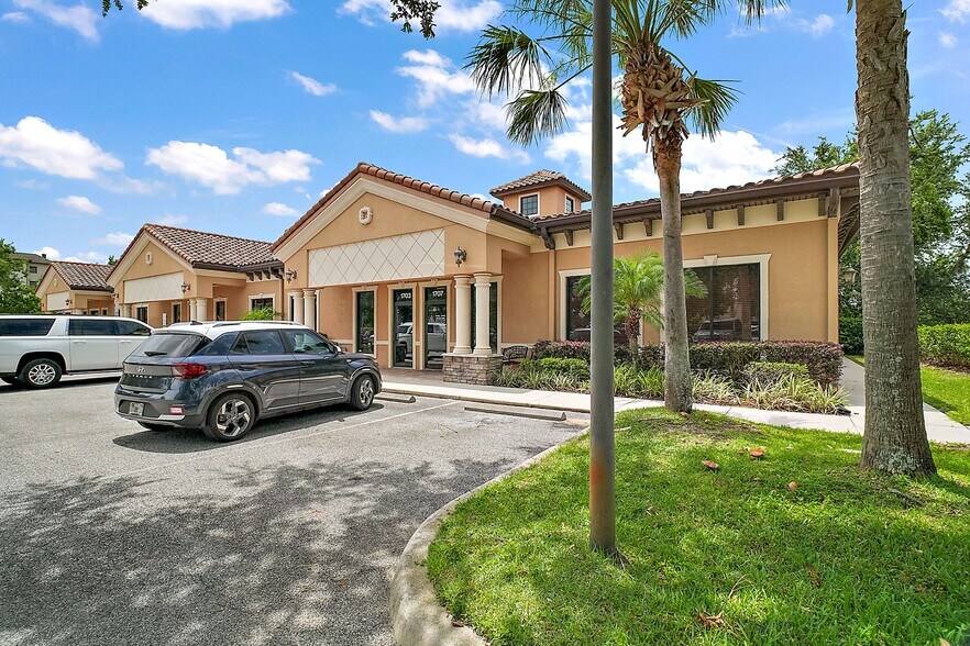1691-1707 Mayo Dr, Tavares, FL à louer - Photo de l’immeuble – Image 1 sur 41
