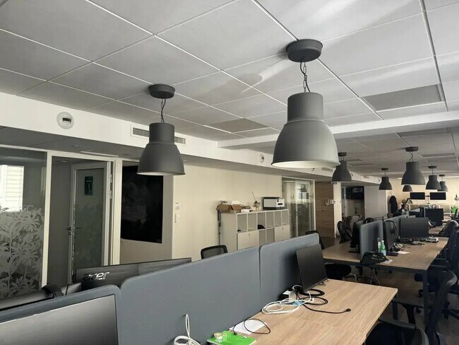 Plus de détails pour Bureau à vendre