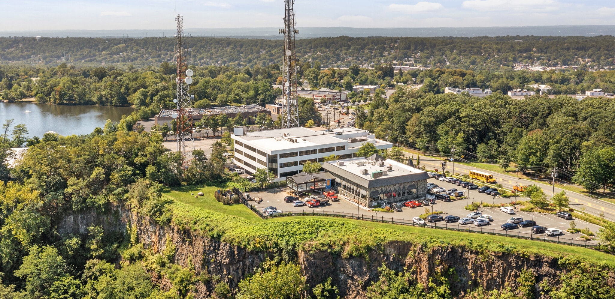 414 Eagle Rock Ave, West Orange, NJ à louer Photo de l’immeuble– Image 1 sur 14