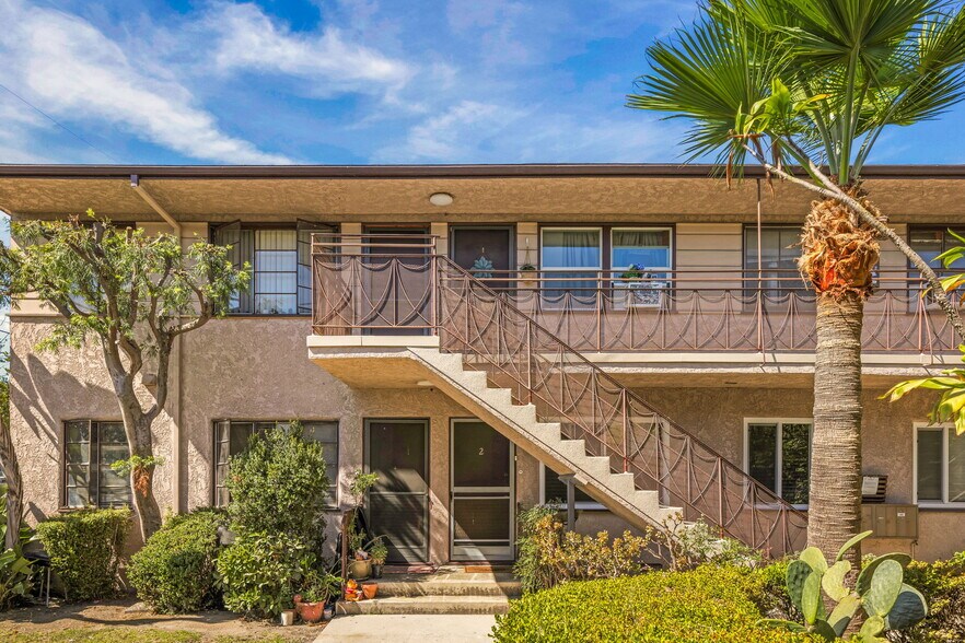 11061 Venice Blvd, Los Angeles, CA à vendre - Photo de l’immeuble – Image 3 sur 9