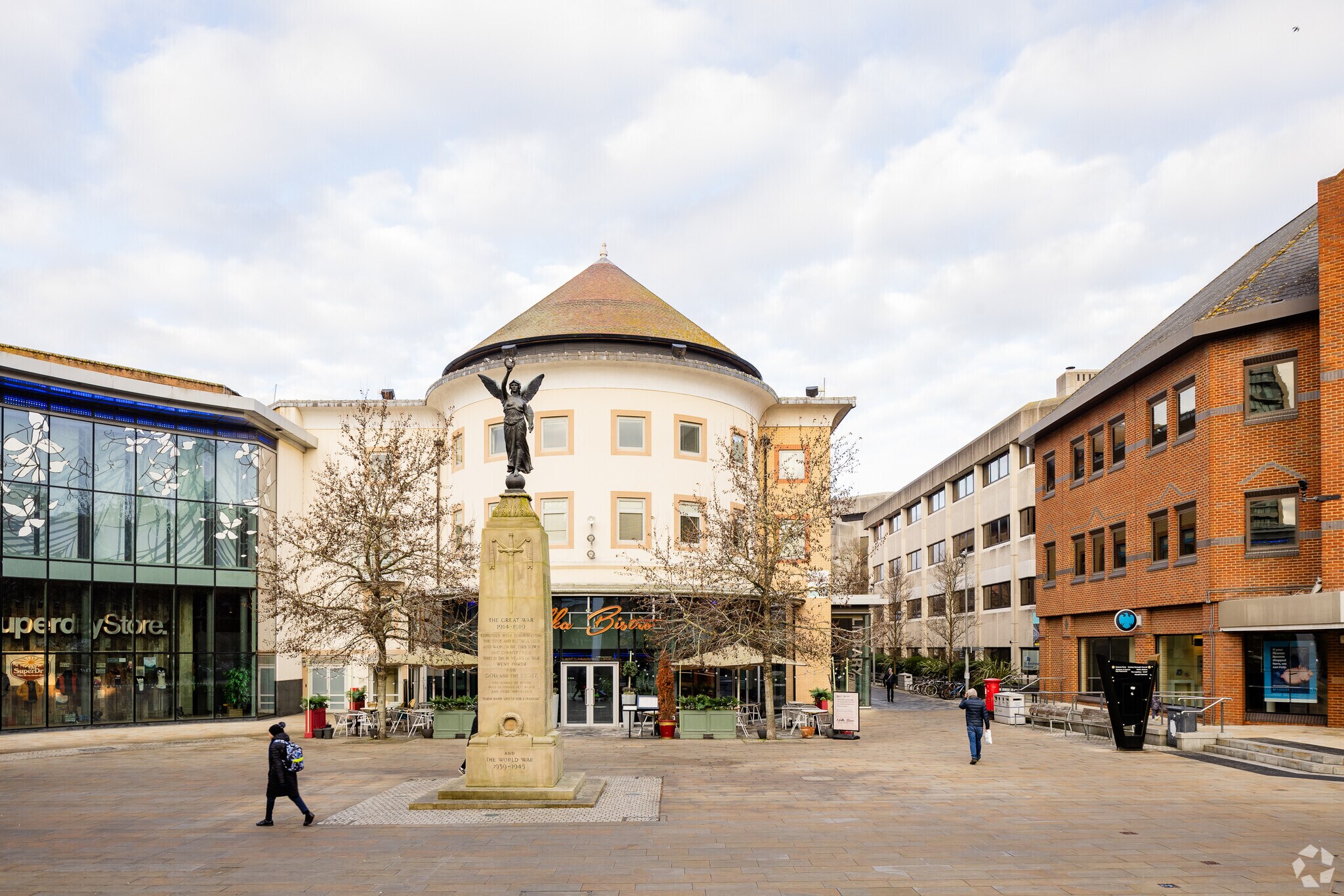 49 Town Mall, Woking à louer Photo principale– Image 1 sur 6