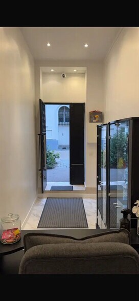 Local commercial dans Paris à vendre - Photo de l’immeuble – Image 2 sur 8