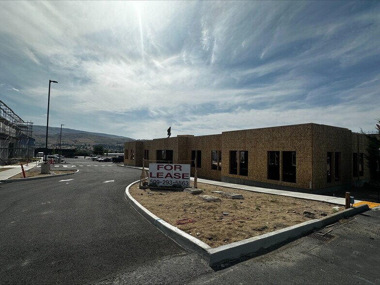 144 Noyd Ave, Wenatchee, WA à louer - Photo de l’immeuble – Image 1 sur 8