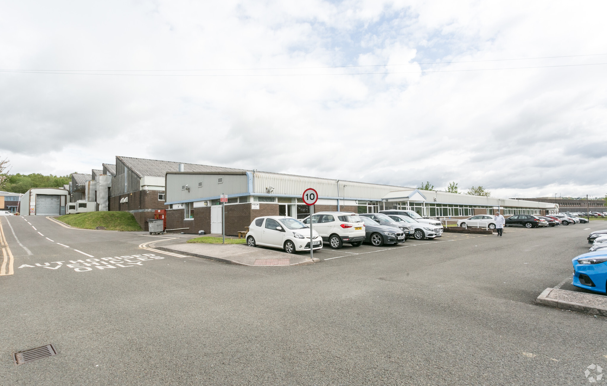 Sterling Dr, Llantrisant à louer Photo principale– Image 1 sur 4
