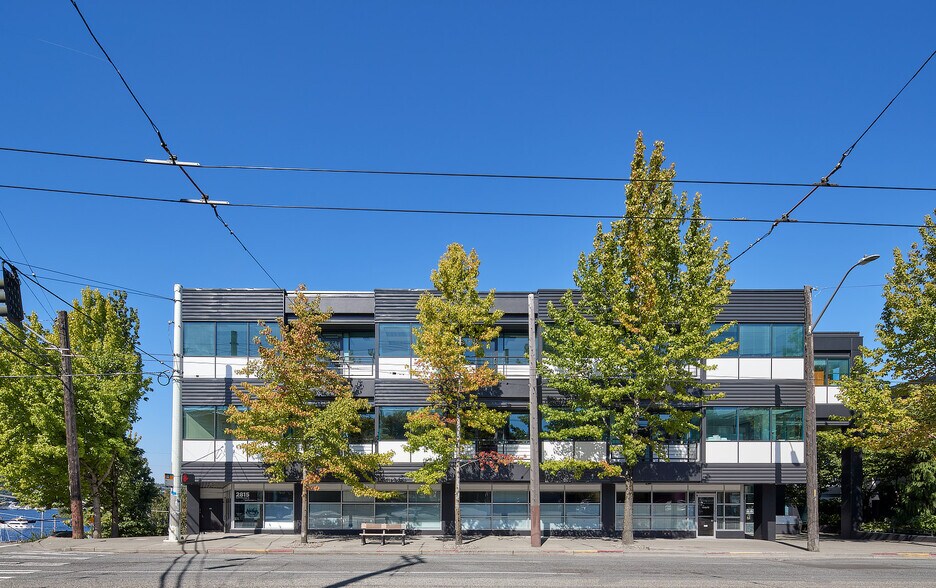 2825 Eastlake Ave E, Seattle, WA à louer - Photo de l’immeuble – Image 2 sur 13