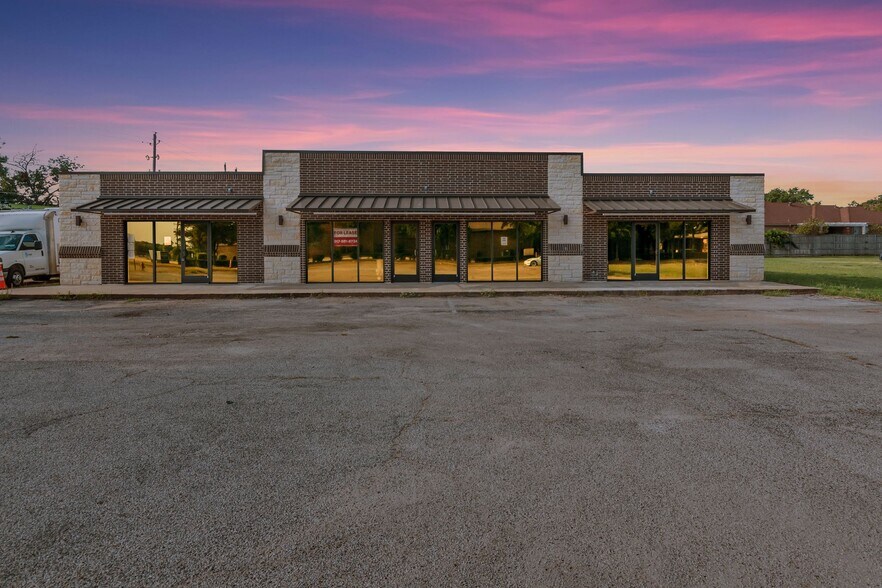 3300 W Park Row, Arlington, TX à louer - Photo de l’immeuble – Image 2 sur 5