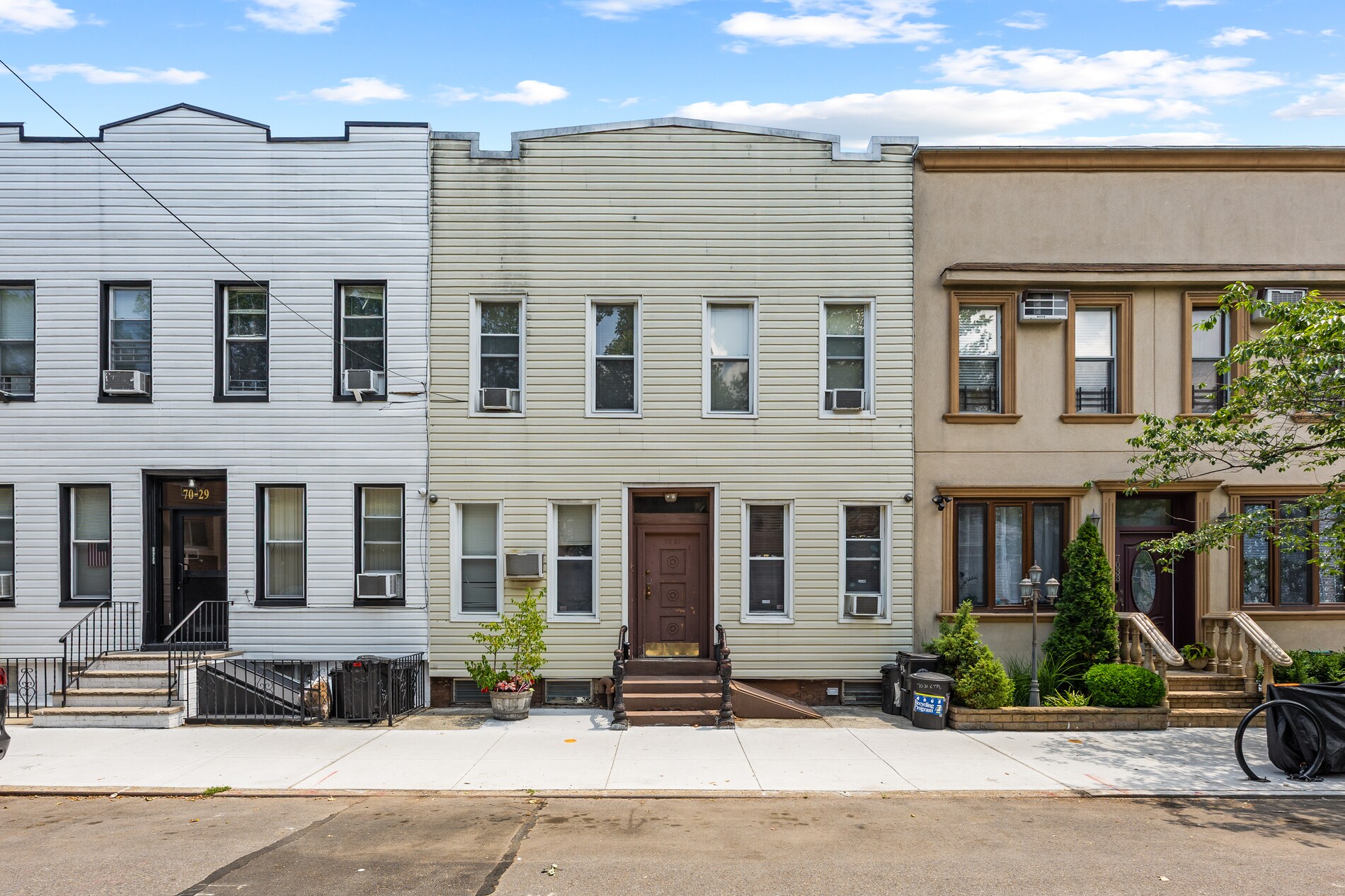 7031 67th Pl, Glendale, NY à vendre Photo principale– Image 1 sur 15