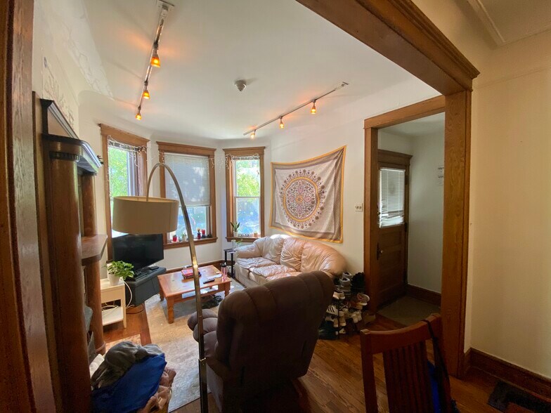 2439 N Seminary Ave, Chicago, IL à vendre - Photo de l’immeuble – Image 3 sur 49