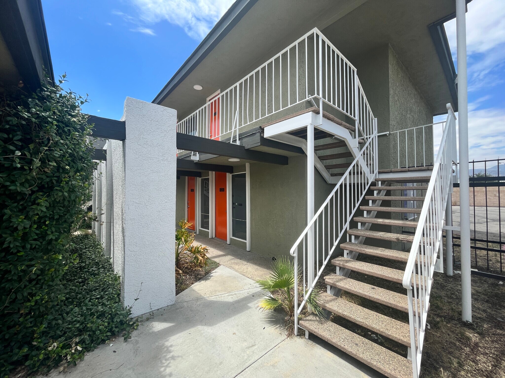 370 W 6th St, San Bernardino, CA à louer Photo de l’immeuble– Image 1 sur 17